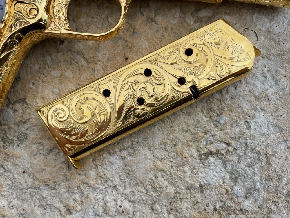 COLT 1911 ENGRAVED 45 ACP 24K GOLD 1of 10-img-17