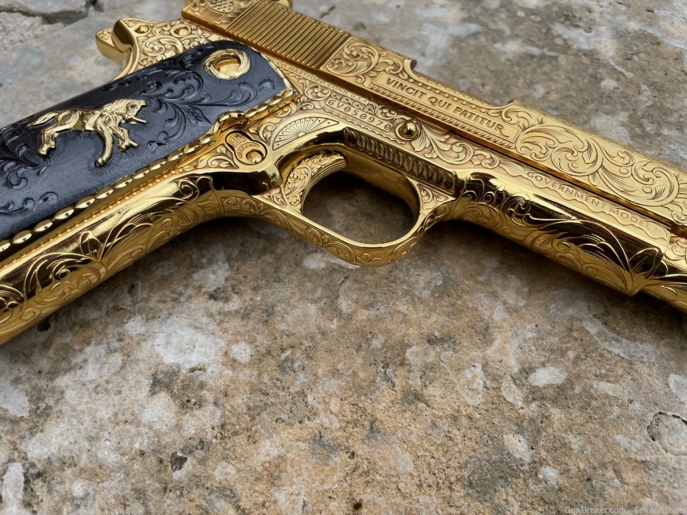 COLT 1911 ENGRAVED 45 ACP 24K GOLD 1of 10-img-27
