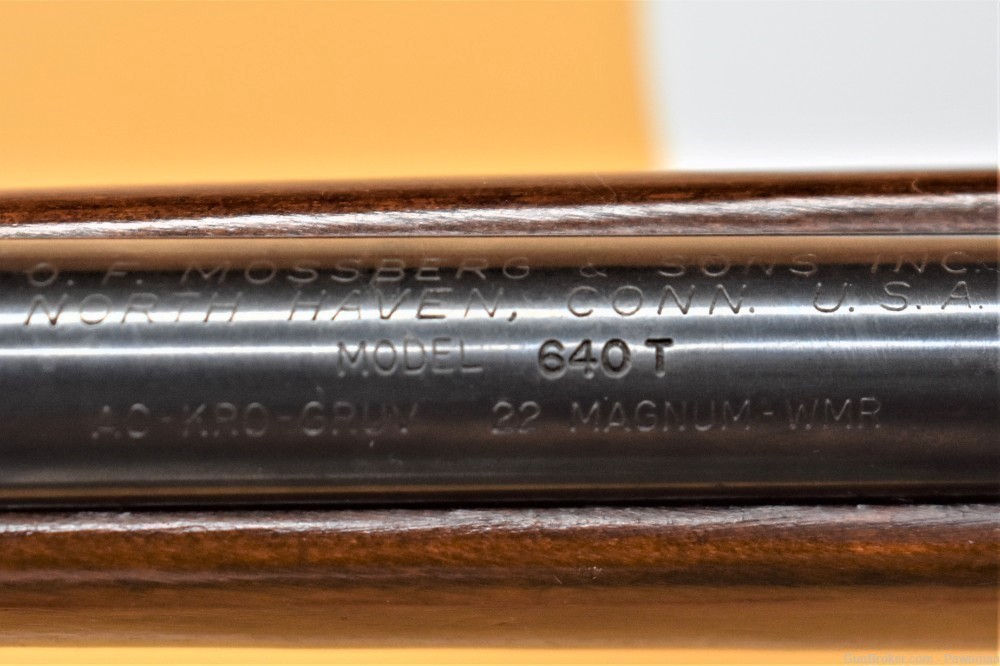 Mossberg Model 640T in 22 Mag made 1976 birch stock-img-8