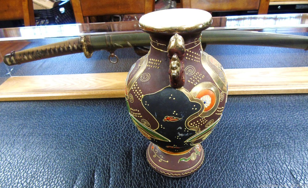Antique Japanese Satsuma pottery/Vase early 20th Century.-img-1
