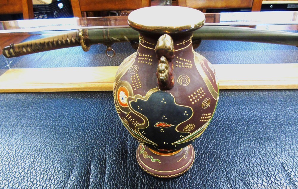 Antique Japanese Satsuma pottery/Vase early 20th Century.-img-3