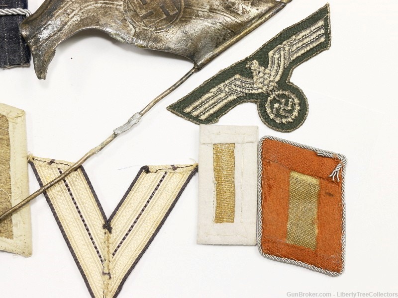 German WW2 Insignia and Table Flag Lot-img-7