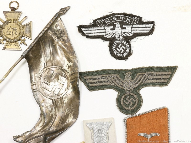 German WW2 Insignia and Table Flag Lot-img-2