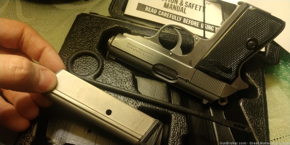 Like new stainless Walther PPK/s .380 in ORIGINAL box with the accessories -img-6