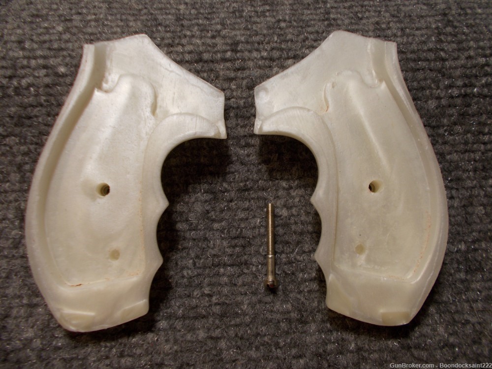 Custom Smooth Grips Taurus Small Frame Revolvers 85, 605, 856 Pearl White-img-3