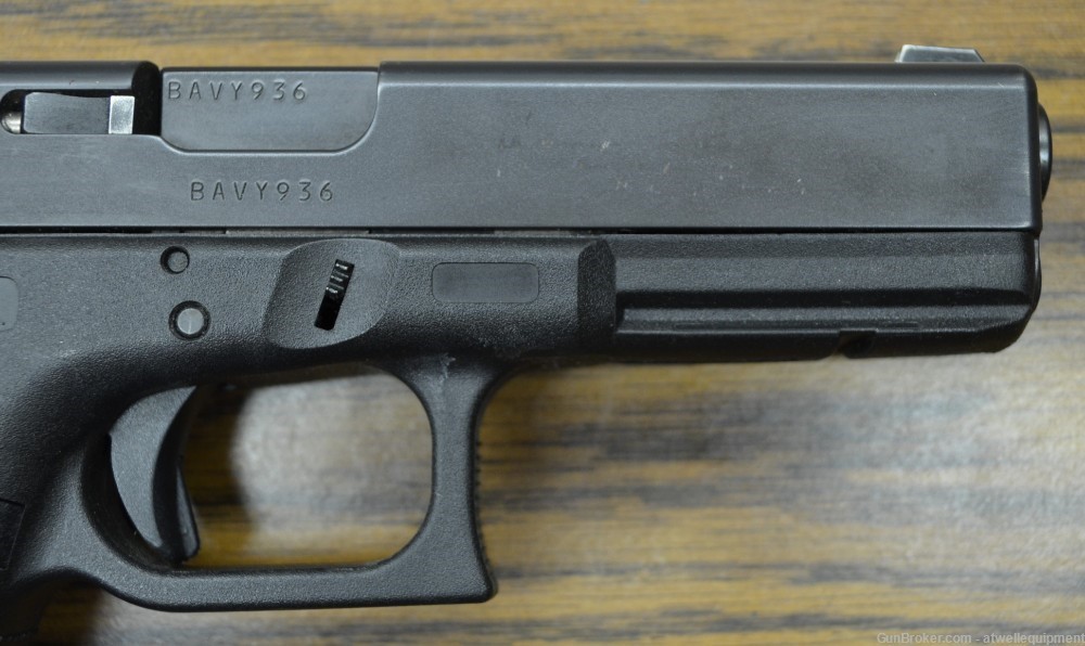 Glock 22 Gen 4 .40 Cal Semi Auto Pistol-img-5