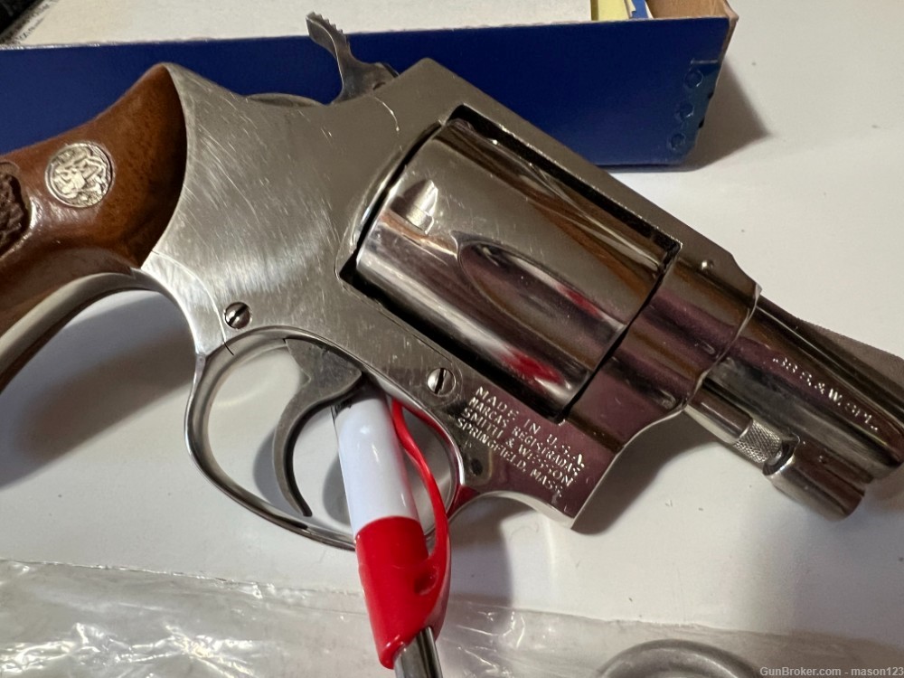 38 SPL. 2 " NICKEL SMITH AND WESSON MODEL 36 NICKEL IN BOX-img-4