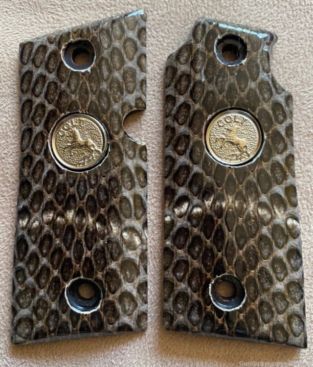 Genuine Indian Cobra Skin Grips w/medallions for Colt Mustang GRIPS ONLY-img-4