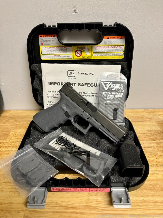 Glock 17 RTF2, Vickers Grey Edition, 9MM, 4.49" bbl, NEVER BEEN FIRED!-img-0