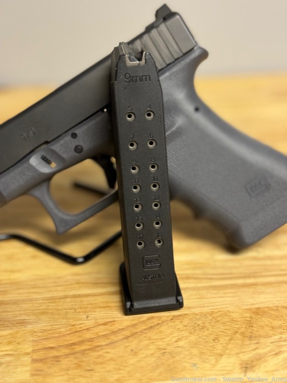 Glock 17 RTF2, Vickers Grey Edition, 9MM, 4.49" bbl, NEVER BEEN FIRED!-img-10