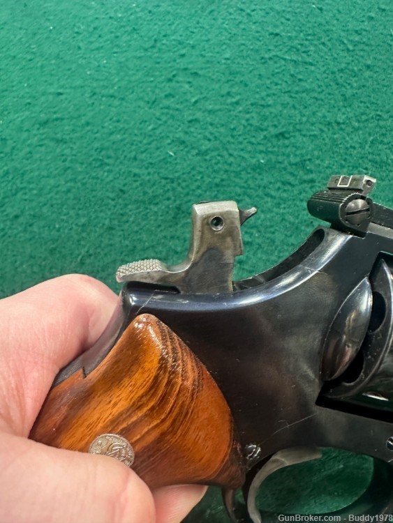 Smith and Wesson 586 - No Dash, 4" barrel, .357 Mag, NICE wood grips-img-5