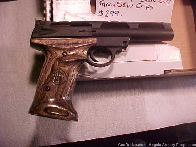 Book # 209 - Smith & Wesson Model 22A with Fancy S&W Target Grips-img-1