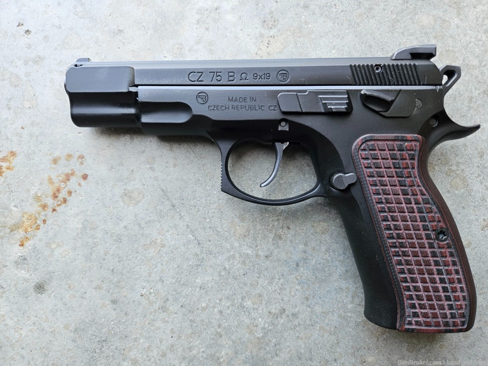 CZ 75 B Omega with VZ Grips-img-1