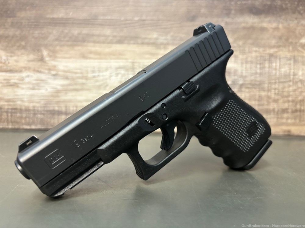 Glock 19 (Gen 4) PD dept/agency trade-in... great condition!-img-2