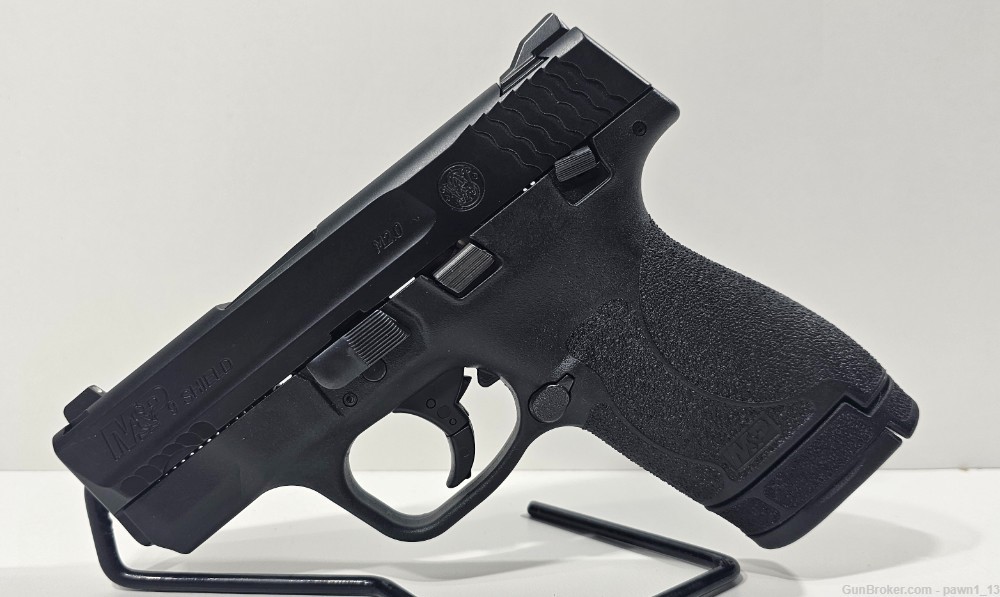 Smith and Wesson M&P9 Shield M2.0 w/1mag..BIDDING-img-0