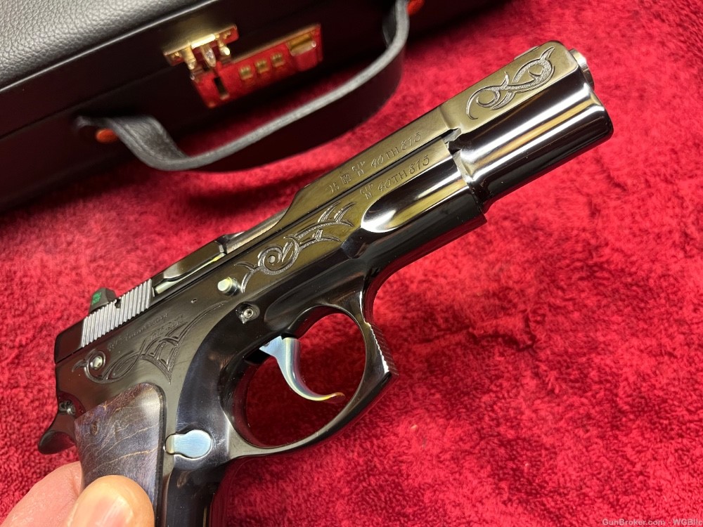 CZ 75b 40th Anniversary - NEW OLD STOCK - 100% PERFECT - 75-img-39