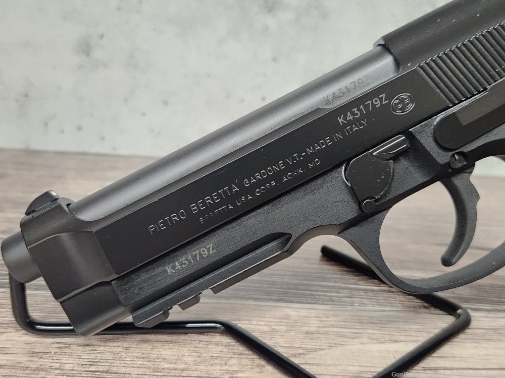 Beretta 92A1 9mm w/ Crimson Trace Grips, 3x 17rd mags-img-4