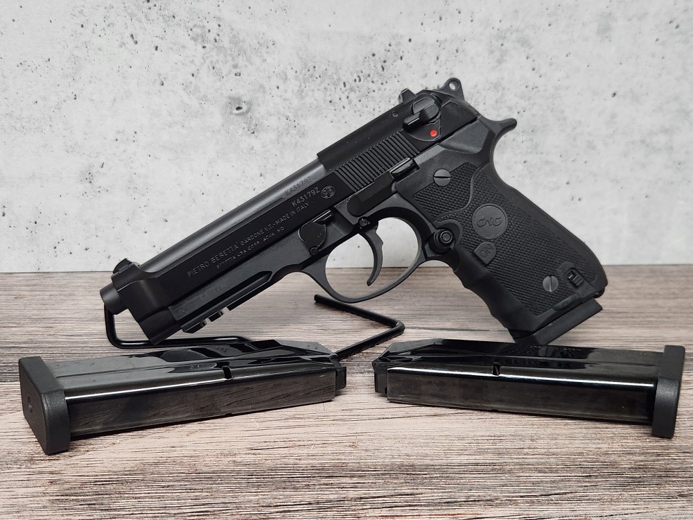 Beretta 92A1 9mm w/ Crimson Trace Grips, 3x 17rd mags-img-0