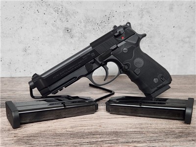 Beretta 92A1 9mm w/ Crimson Trace Grips, 3x 17rd mags