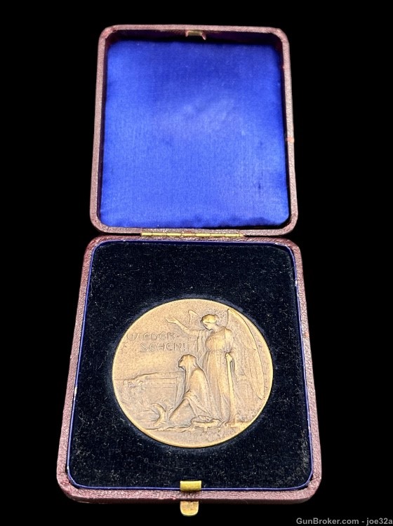 German Remembrance Medal with Case box pre WW2 WWII WWI badge 1934 early -img-0