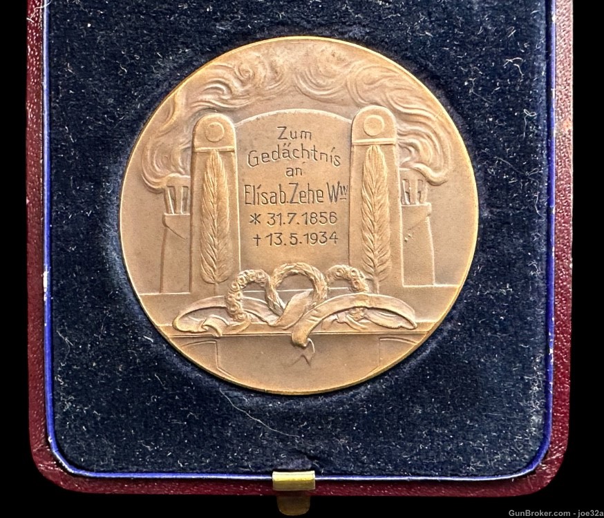 German Remembrance Medal with Case box pre WW2 WWII WWI badge 1934 early -img-3