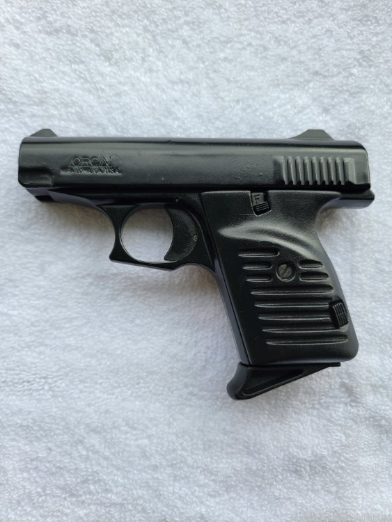 Lorcin L22 .22LR semi auto pistol, black w/orig box, like new-img-1