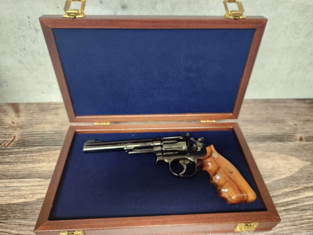 Smith & Wesson S&W 19-3 .357mag 6rd with Presentation Case-img-0