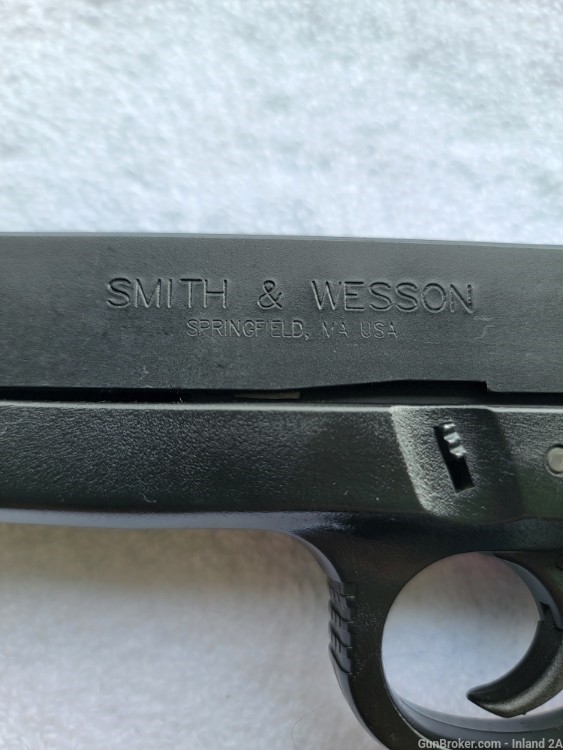 Smith & Wesson SW40F .40 S&W semi auto pistol with 3 magazines-img-2