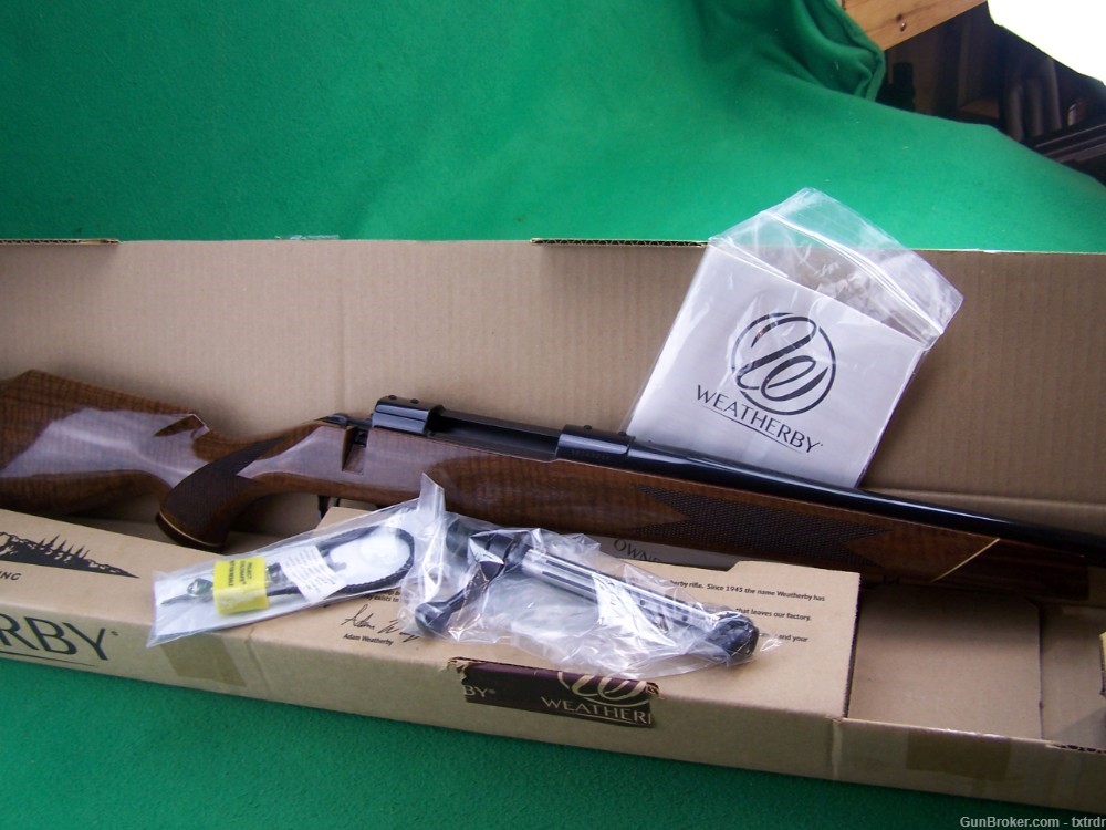 MINT - LIKE NEW WEATHERBY VANGUARD DELUXE, 300 WBY MAG, 24"BBL, FANCY WOOD-img-0