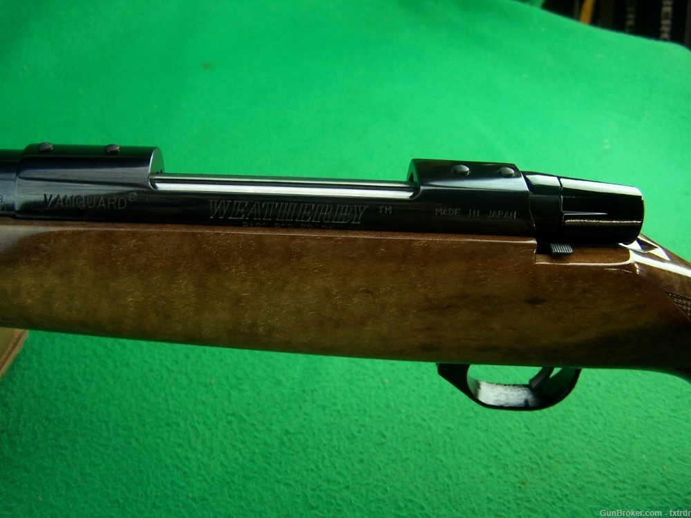 MINT - LIKE NEW WEATHERBY VANGUARD DELUXE, 300 WBY MAG, 24"BBL, FANCY WOOD-img-31