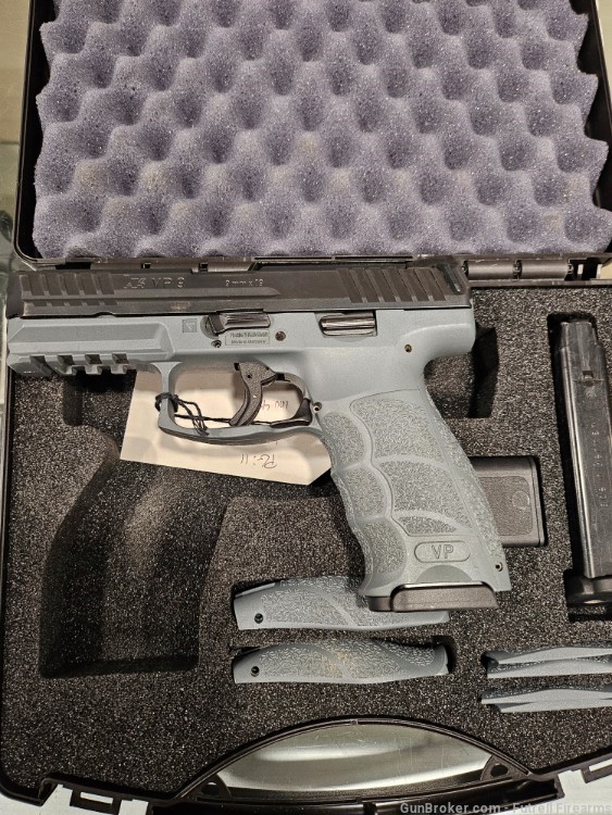 HK VP9 in Grey with 2 15rd mags-img-1