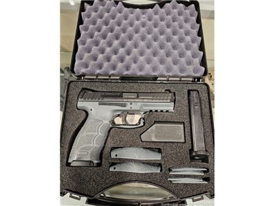 HK VP9 in Grey with 2 15rd mags
