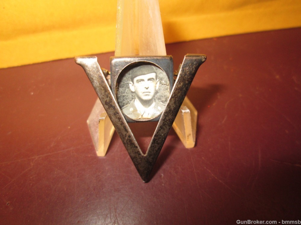 U.S. WW 2 "VICTORY" Pin with Soldiers Picture Inserted, STERLING Silver-img-1