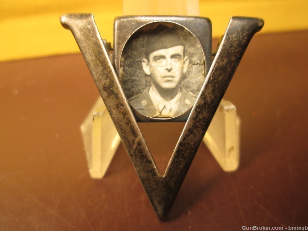 U.S. WW 2 "VICTORY" Pin with Soldiers Picture Inserted, STERLING Silver-img-2