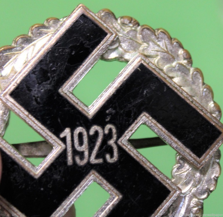 German World War II NSDAP 1923 General Gau Badge XK-img-3
