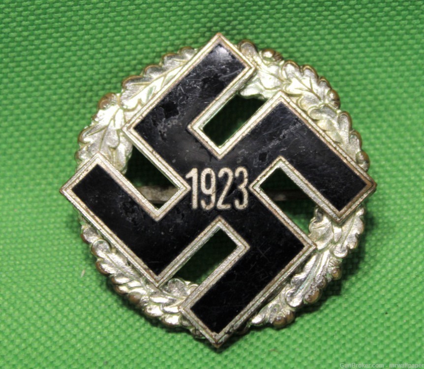 German World War II NSDAP 1923 General Gau Badge XK-img-0