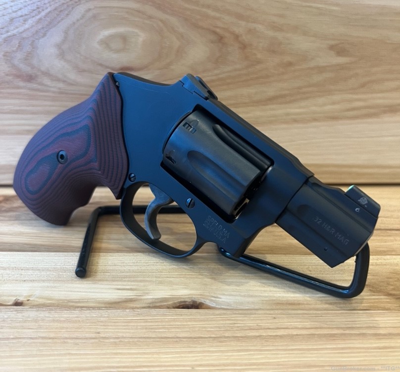 LIPSEY'S EXCLUSIVE SMITH AND WESSON 432 32 H&R MAG - ULTIMATE CARRY J FRAME-img-3