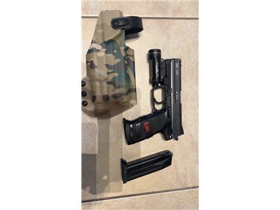 HK USP 45 DUTY/COMP PACKAGE!! INCLUDES LIGHT AND QLS HOLSTER