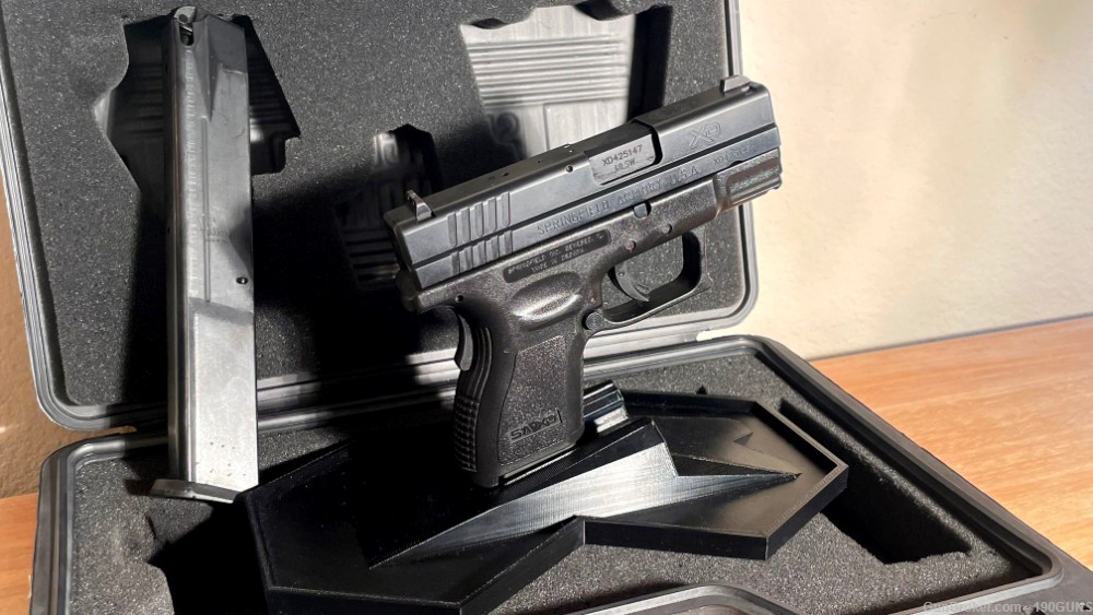 Springfield XD-40 Subcompact in .40 cal - WITH 30 round mag-img-4