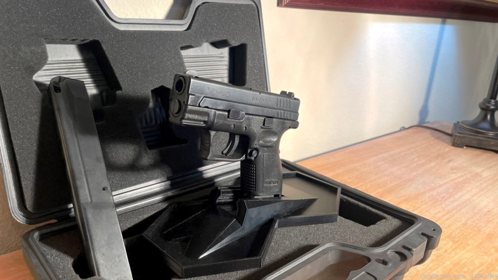 Springfield XD-40 Subcompact in .40 cal - WITH 30 round mag-img-2