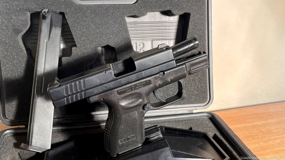 Springfield XD-40 Subcompact in .40 cal - WITH 30 round mag-img-5
