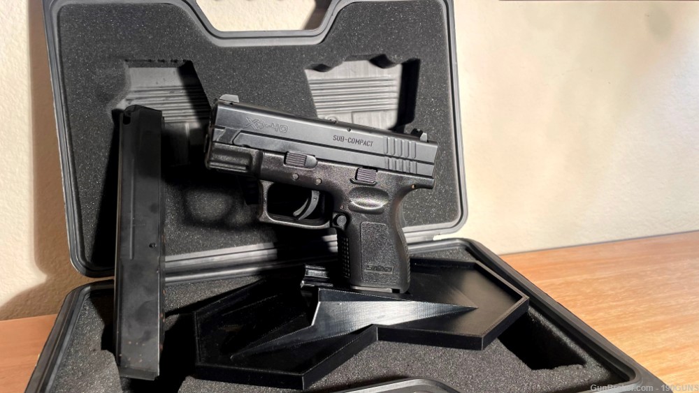 Springfield XD-40 Subcompact in .40 cal - WITH 30 round mag-img-0