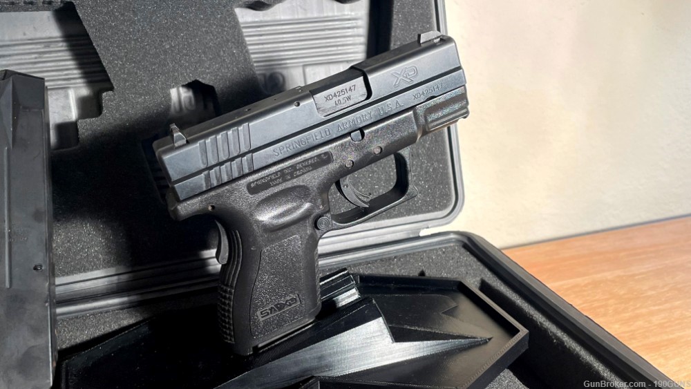 Springfield XD-40 Subcompact in .40 cal - WITH 30 round mag-img-3