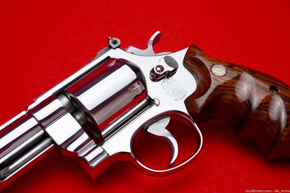 Desired Smith & Wesson 627-0 .357 Mag 5.5" *BREATHTAKING BRIGHT STAINLESS*-img-2