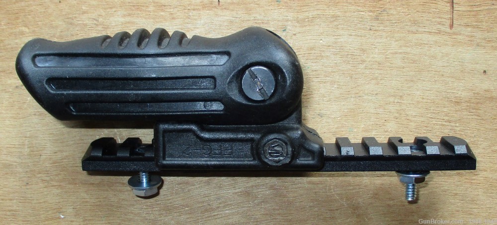 AR15 / M16 FOLD UP Fore Grip w/ a Picatinny / Weaver Rail & Screws #3     -img-6