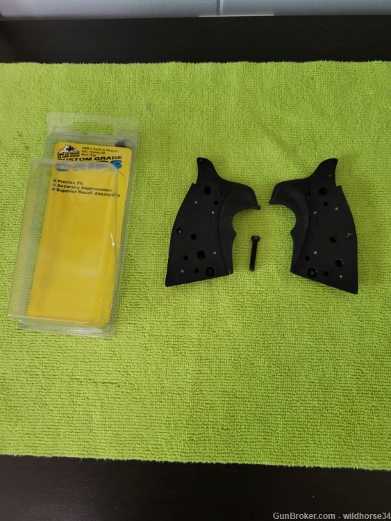 Uncle Mikes S&W K&L Frame Boot grips SQUARE Butt (Auction#2)-img-0