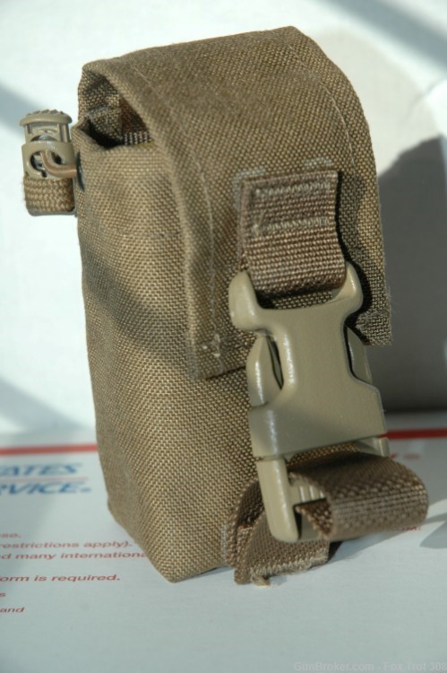 AITES Case FB Chemical Smoke M203 40mm Grenade Pouch 2853 Coyote MOLLE NEW -img-0