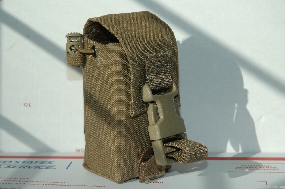 AITES Case FB Chemical Smoke M203 40mm Grenade Pouch 2853 Coyote MOLLE NEW -img-3