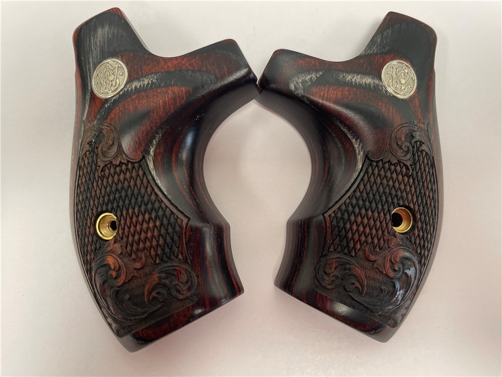 Altamont Wood Grips - S&W J Round CharRuby Checkered Engraved LIC-img-0