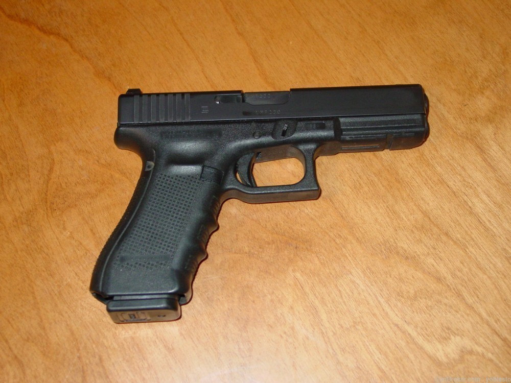 Glock 22 Gen 4 Night Sights 40 S&W 3 15 RD Mags Special Pricing Available-img-1